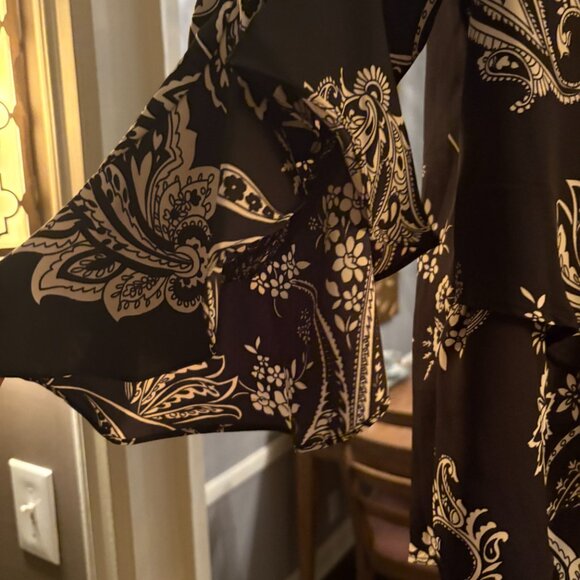 NWT Vince Camuto Black Floral Bell Sleeve Blouse Size M - Picture 3 of 12